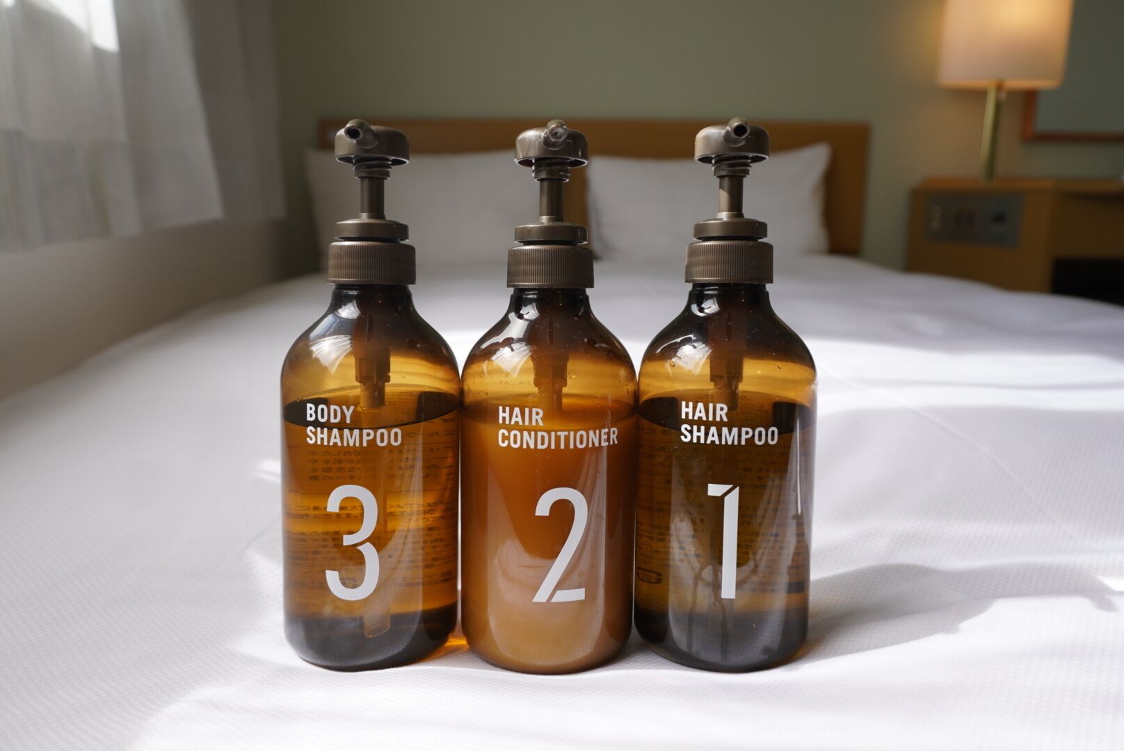 combined shower/bathtub, deep-soaking bathtub, free toiletries