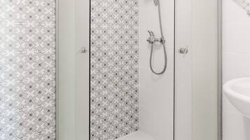 Comfort Studio, 1 Katil Ratu (Queen) | Bilik Mandi | Pancuran mandi, kelengkapan dandanan diri percuma, pengering rambut
