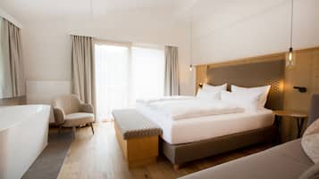 Comfort Double Room, Balcony | Premium bedding, minibar, in-room safe, desk