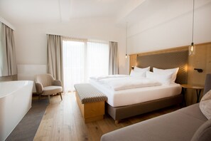 Comfort Double Room, Balcony | Premium bedding, minibar, in-room safe, desk - Hotel Hohes Licht (Damüls)