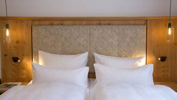 Luxe beddengoed, een minibar, een kluis op de kamer, een bureau