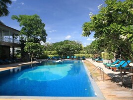 Bar à beira da piscina
