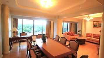 Suite room | Minibar, rollaway beds, free WiFi