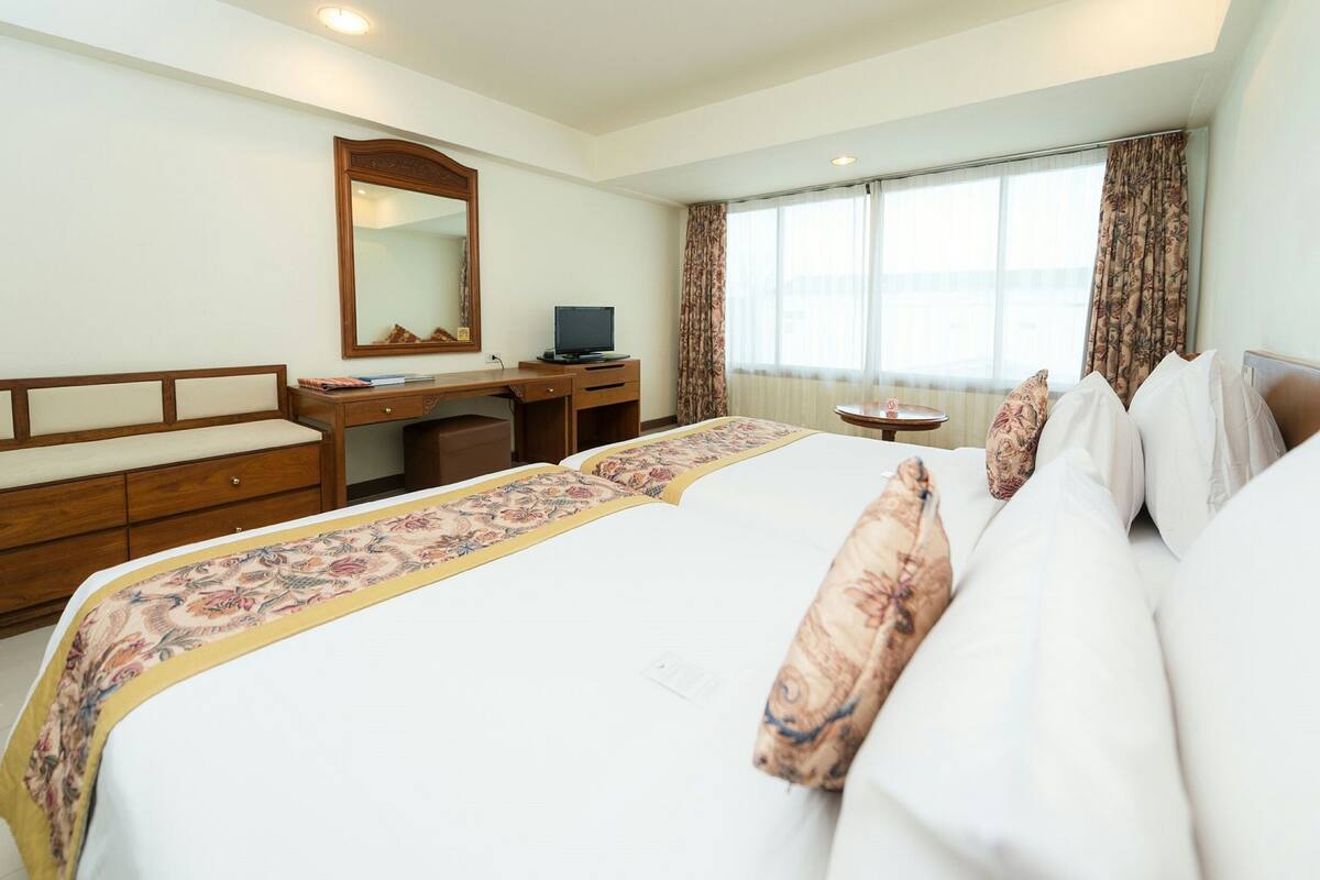 Superior Room | Minibar, rollaway beds, free WiFi