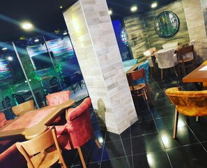 Bar (trong khuôn viên)