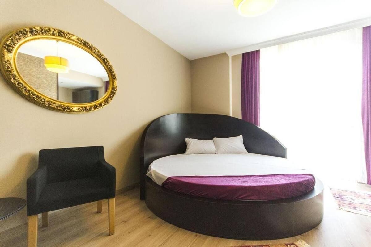 King Suite | Minibar, in-room safe, desk, soundproofing