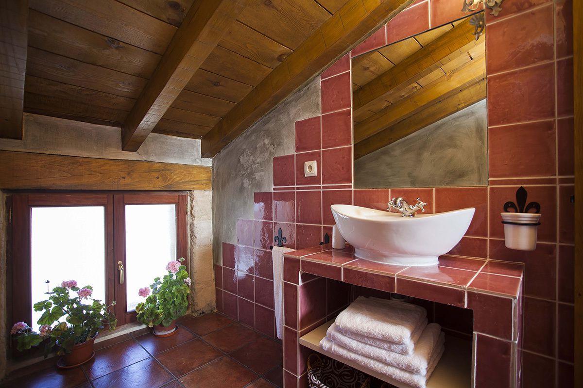 double room | bathroom | free toiletries, hair dryer, towels