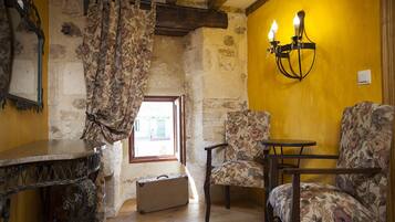 Una televisión de pantalla plana