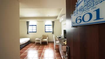 Premium bedding, desk, blackout drapes, free WiFi