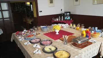 Az árban foglalt svédasztalos reggeli mindennap