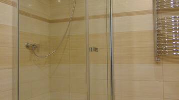 Shower, free toiletries, towels