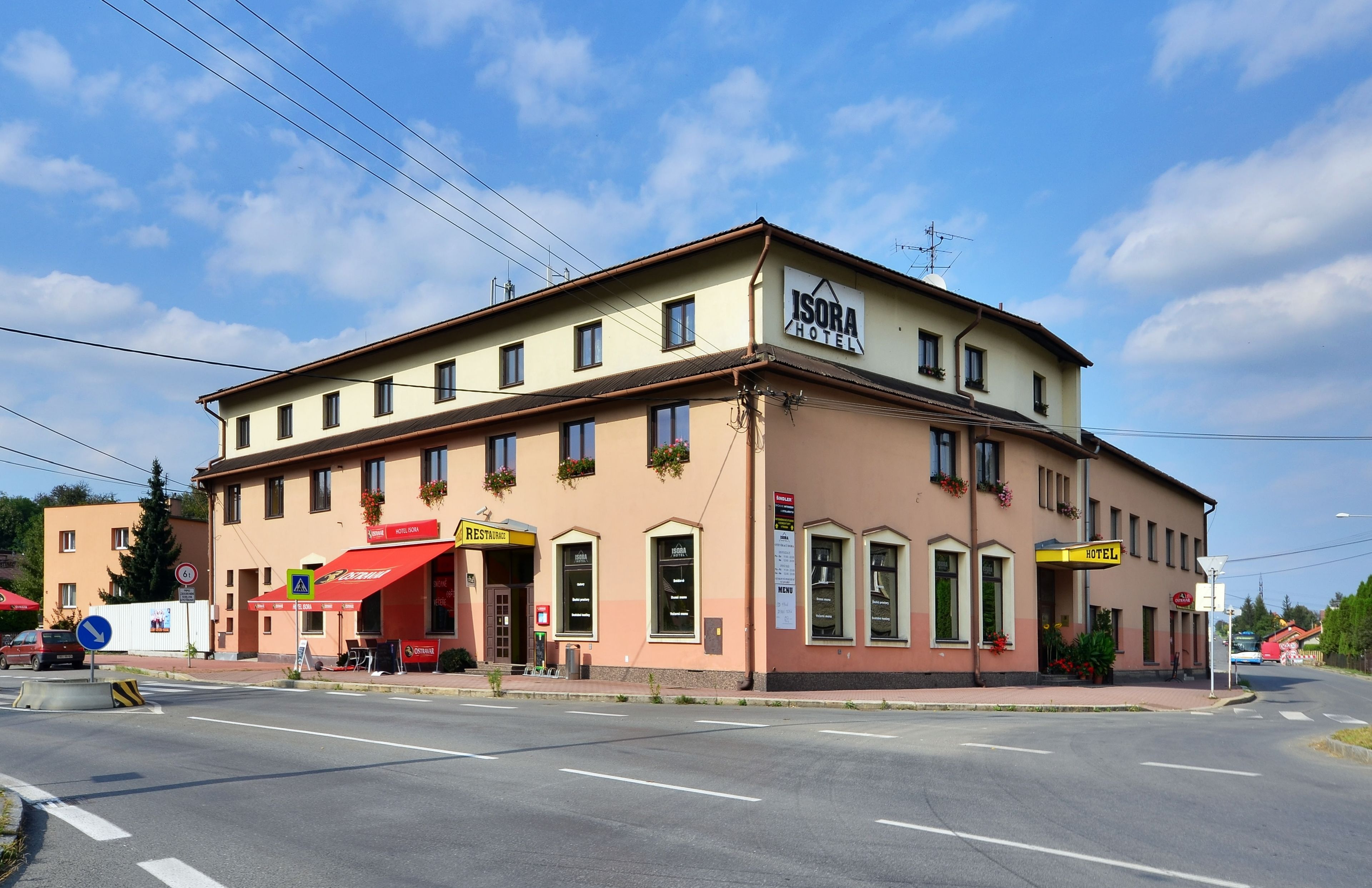 Fassade der Unterkunft – Abend/Nacht
