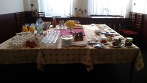 Free daily buffet breakfast  - Hotel Isora (Ostrava)