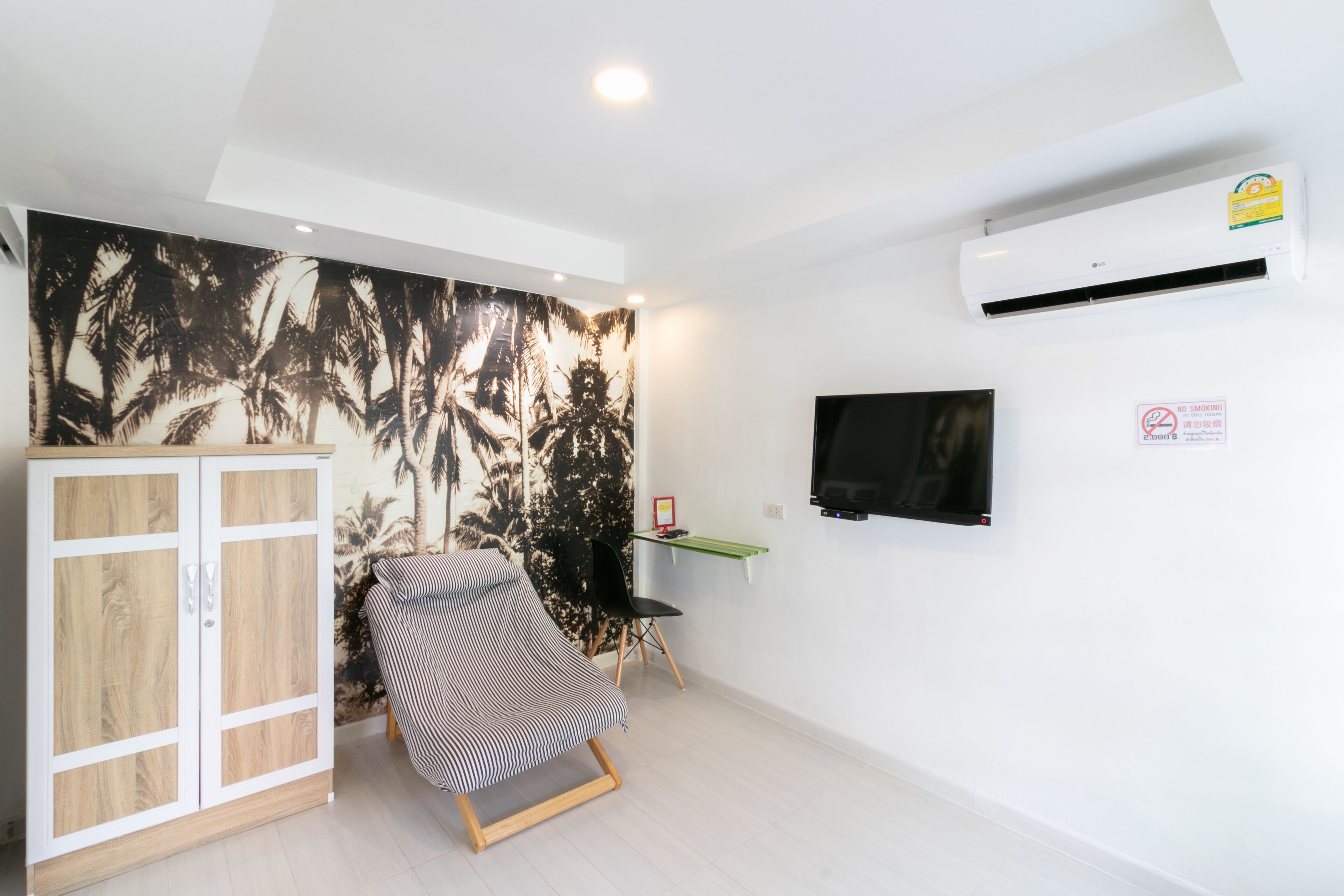 deluxe single room | hypo-allergenic bedding, individually furnished, desk, blackout curtains