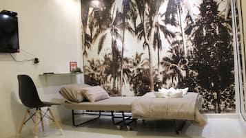 Ropa de cama hipoalergénica, muebles diferentes y escritorio