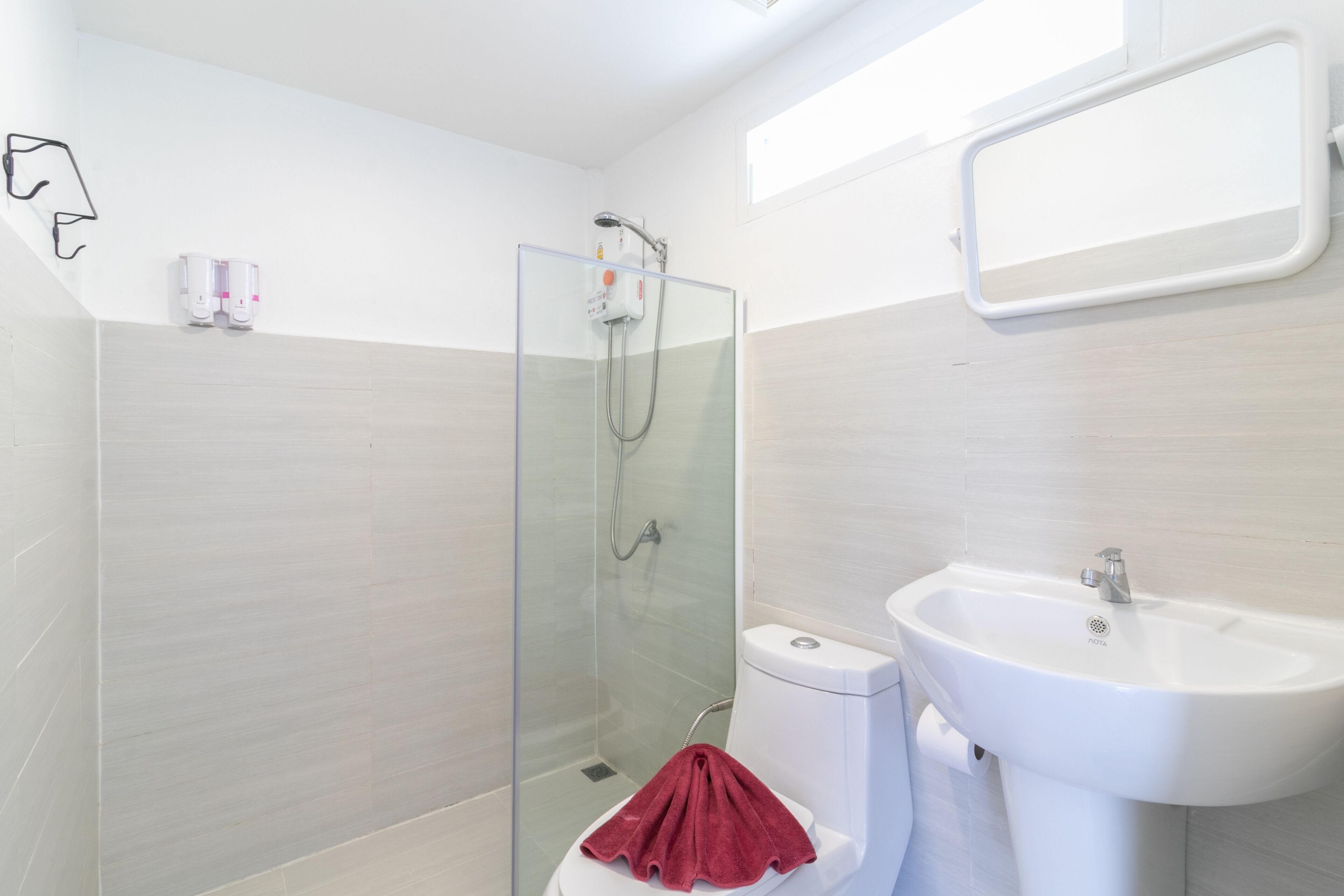 shower, rainfall showerhead, free toiletries, hair dryer