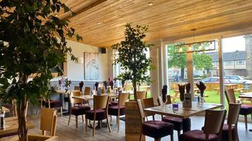 Breakfast, lunch, dinner served; British cuisine