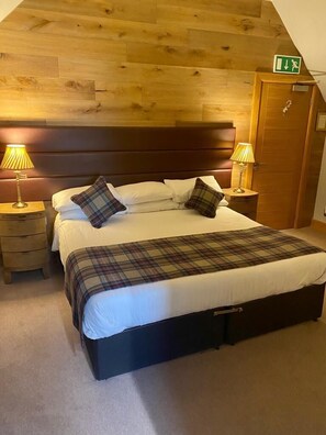 Deluxe Quadruple Room | Desk, iron/ironing board, free WiFi, bed sheets - Ravelston House (Musselburgh)