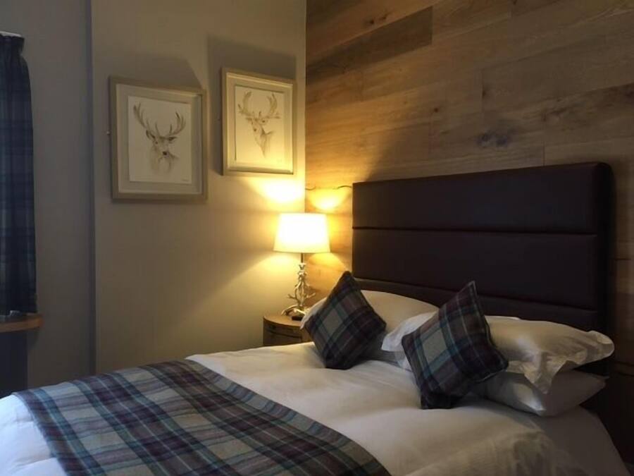 Deluxe Double Room, 1 Double Bed | Desk, iron/ironing board, free WiFi, bed sheets