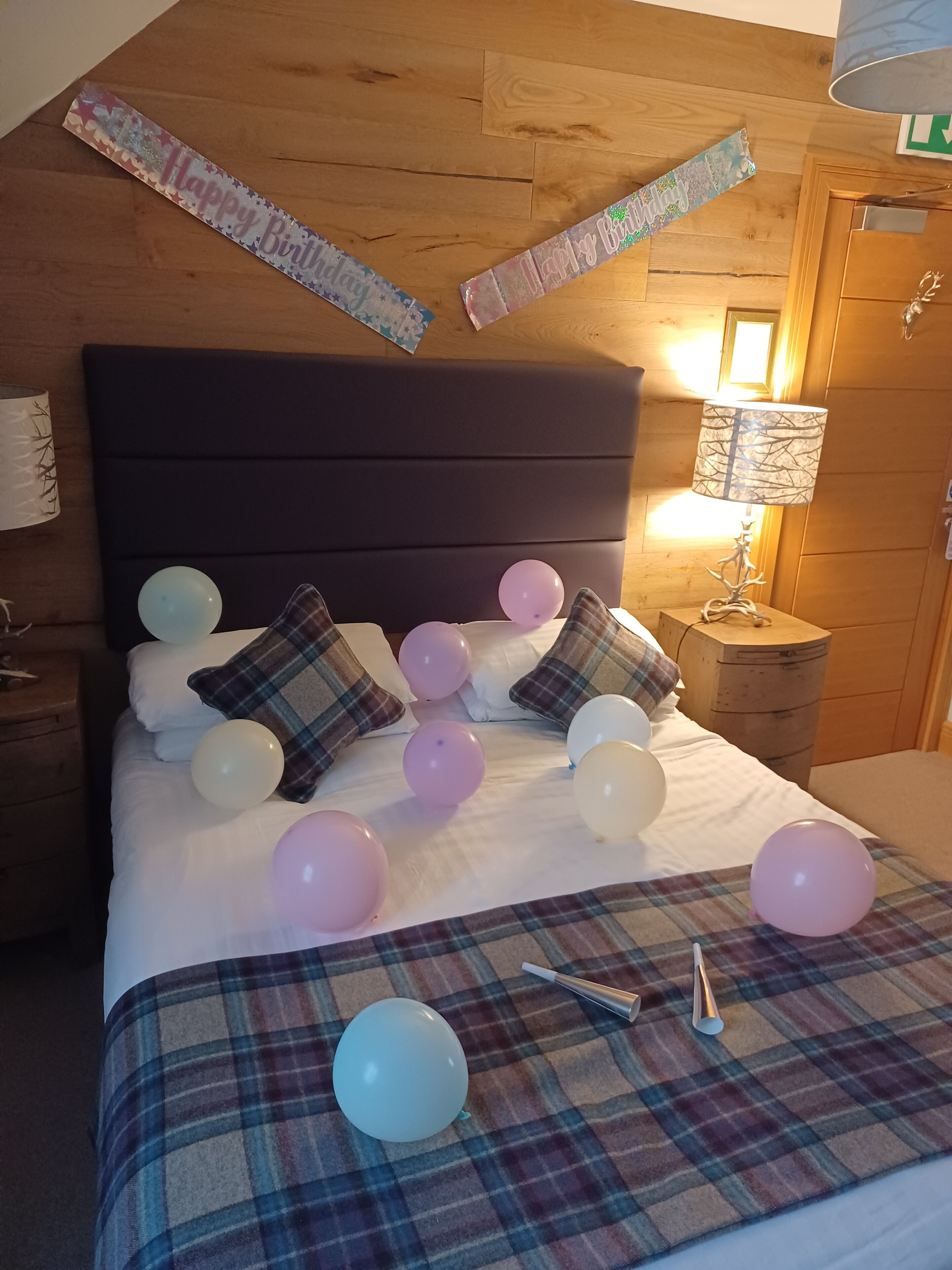 breakfast, lunch, dinner served; british cuisine