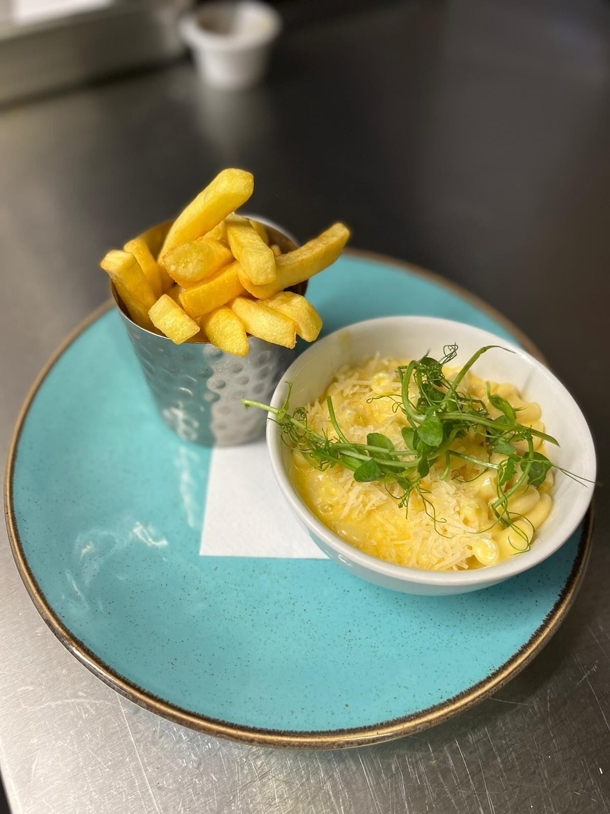 breakfast, lunch, dinner served; british cuisine