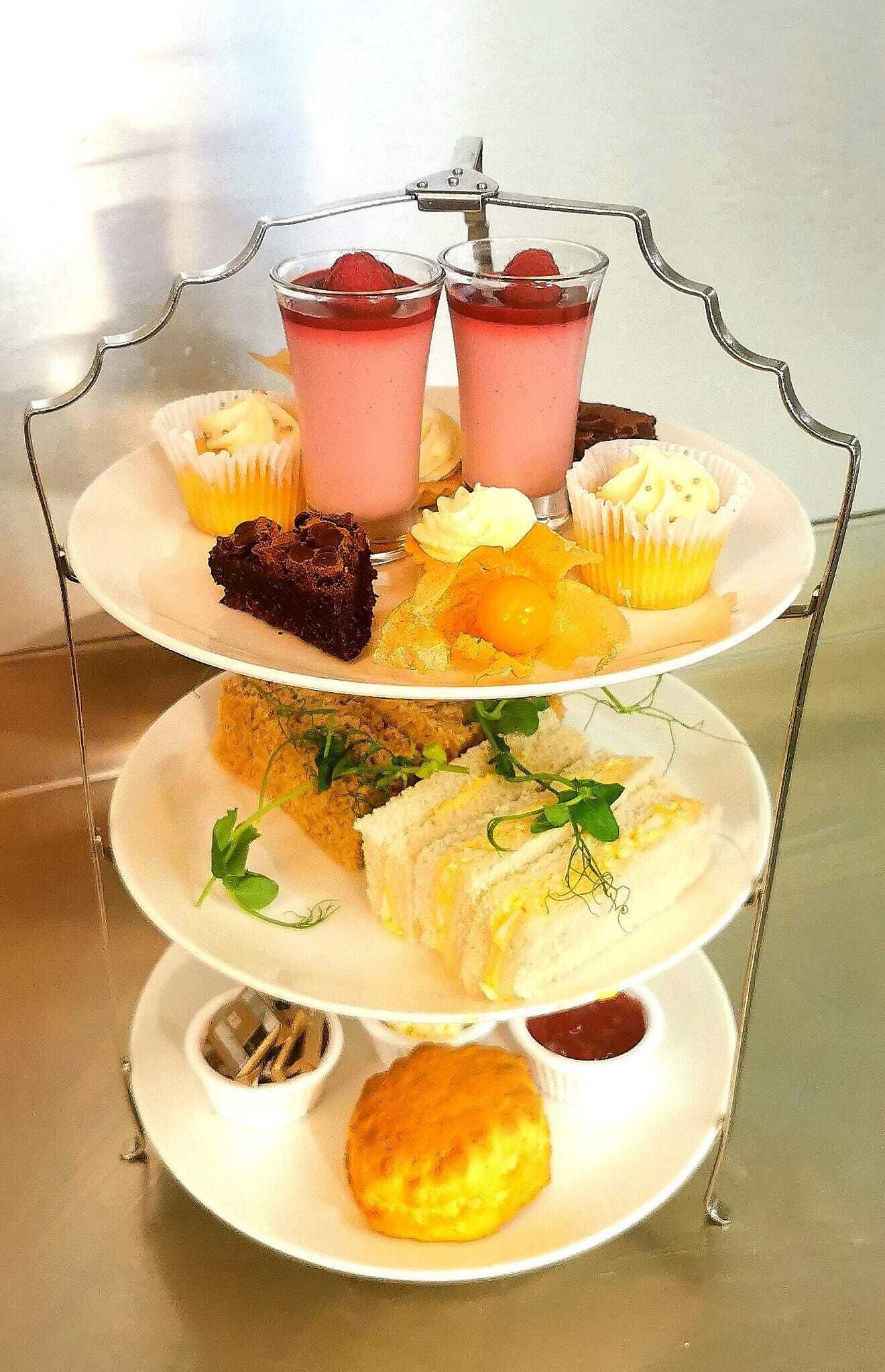 breakfast, lunch, dinner served; british cuisine