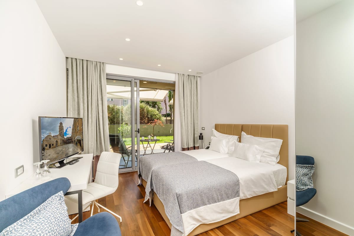 Superior İki Ayrı Yataklı Oda, Havuz Kullanımı, Bahçeli | Odadan manzara