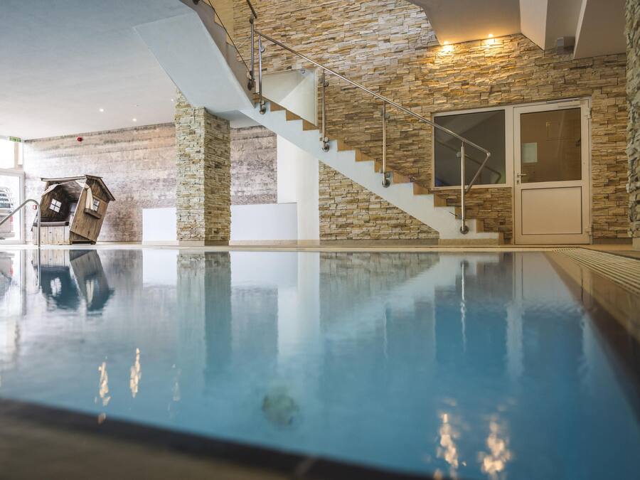 Exercise/lap pool