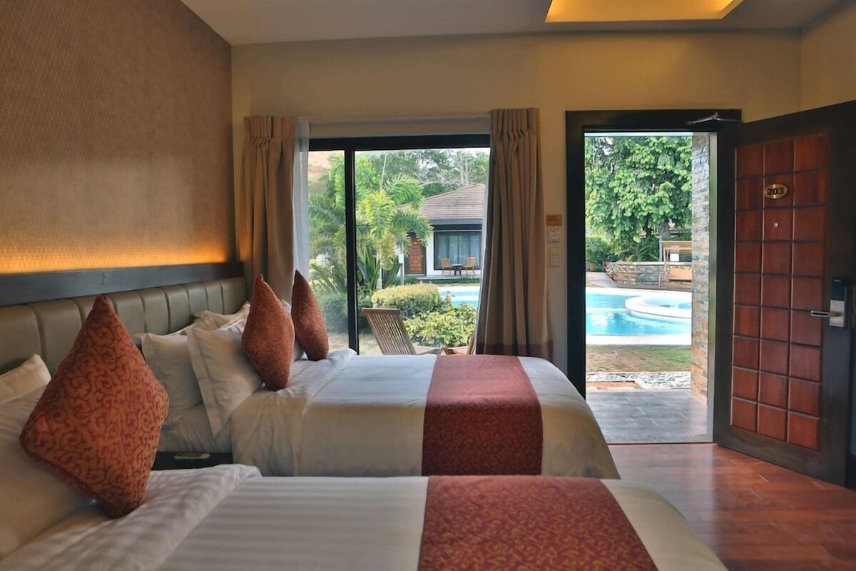 Premium bedding, down duvets, pillow-top beds, minibar