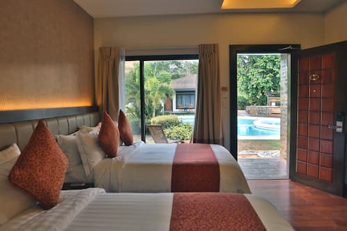 Poolside Premier Room | Premium bedding, down duvets, pillow-top beds, minibar