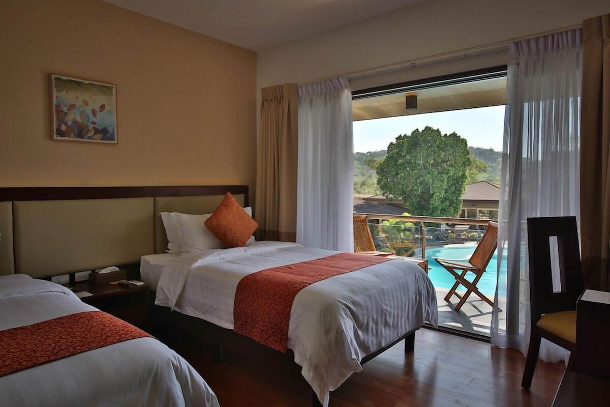 Premium bedding, down duvets, pillow-top beds, minibar