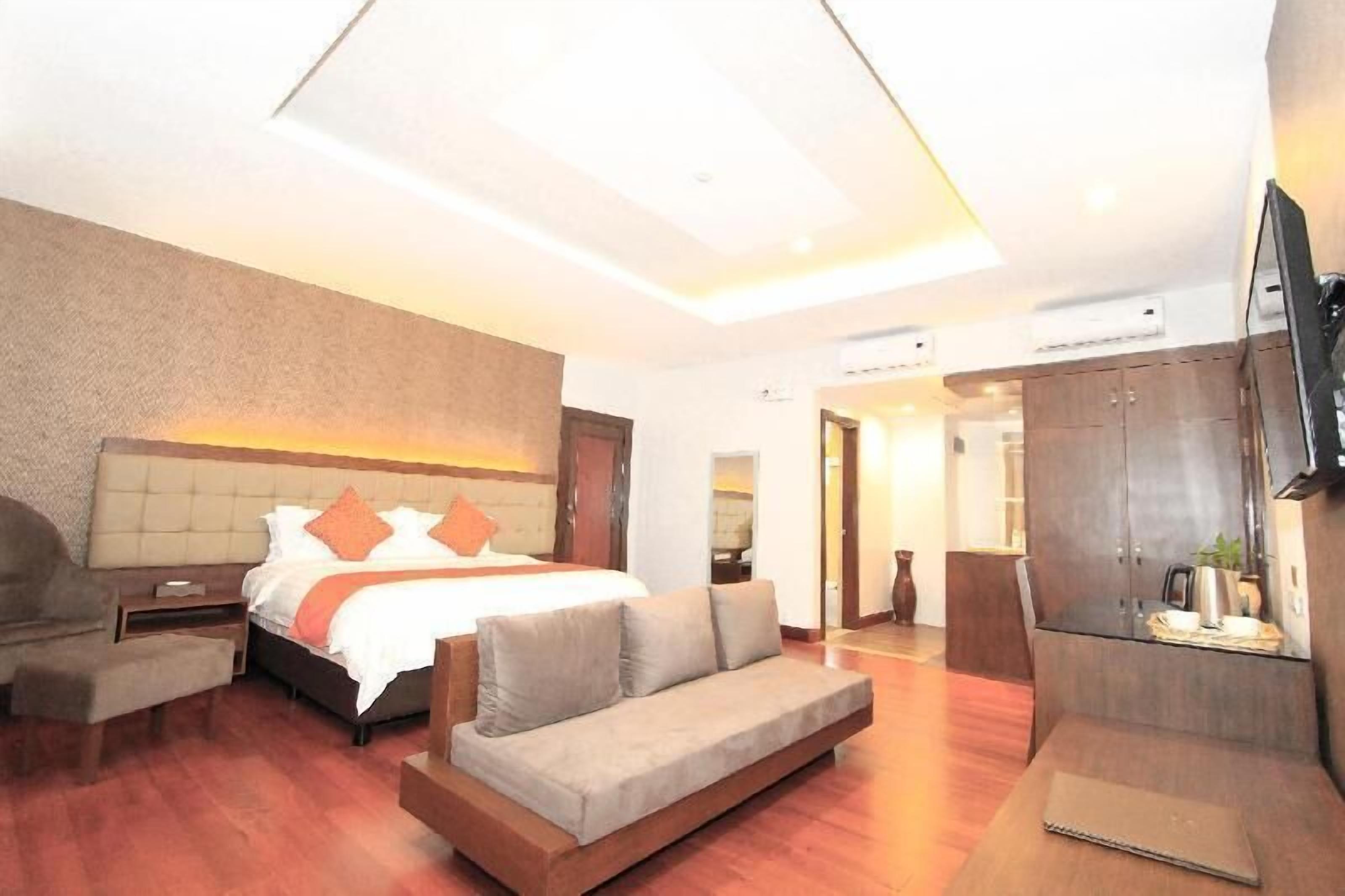 Premium bedding, down duvets, pillow-top beds, minibar