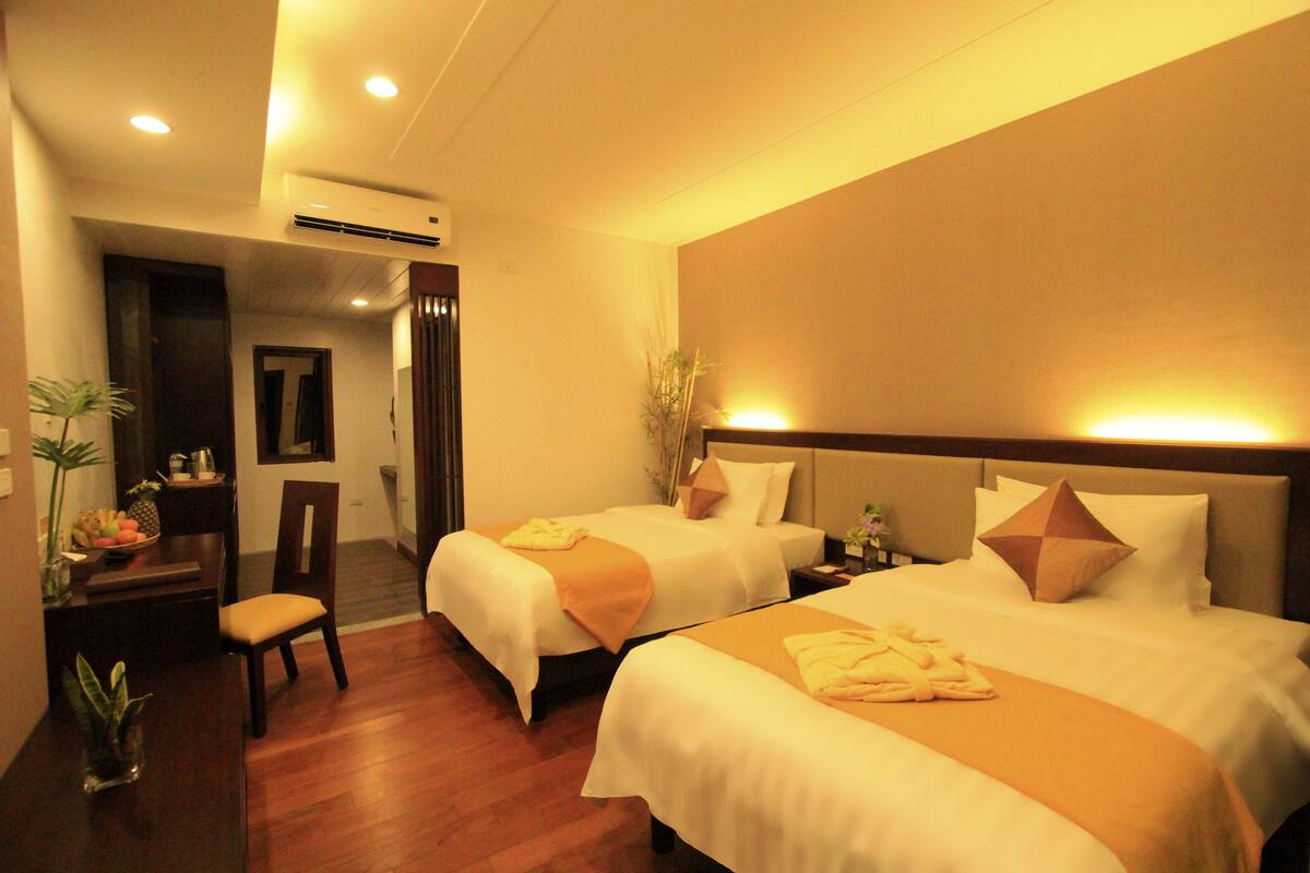 deluxe room | 1 bedroom, premium bedding, down duvets, pillow-top beds