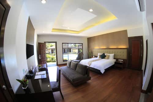 Suite, junto a la piscina | Ropa de cama de alta calidad y edredones de plumas