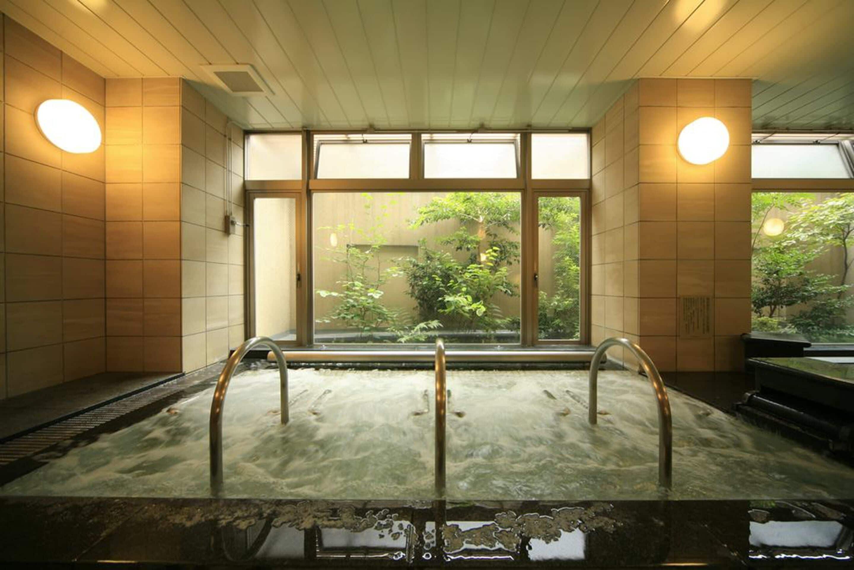 Indoor spa tub