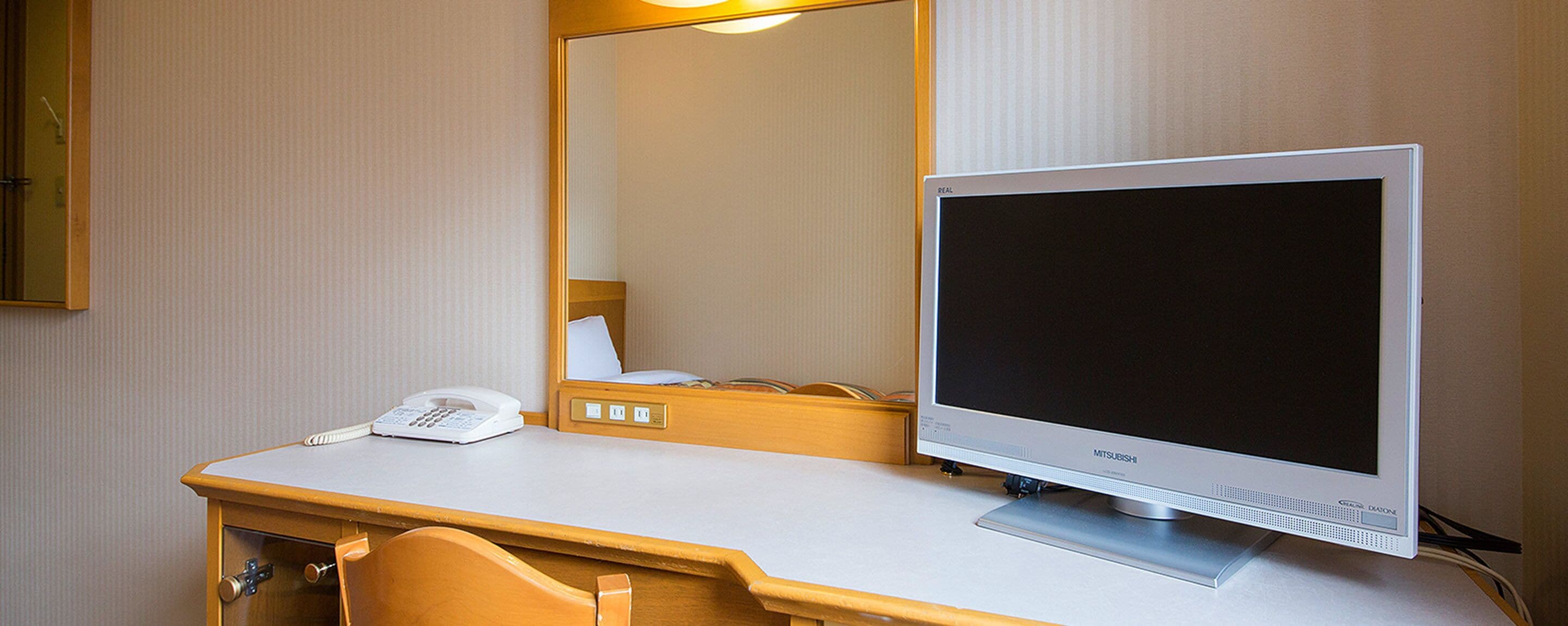 1 bedroom, desk, free wifi, bed sheets