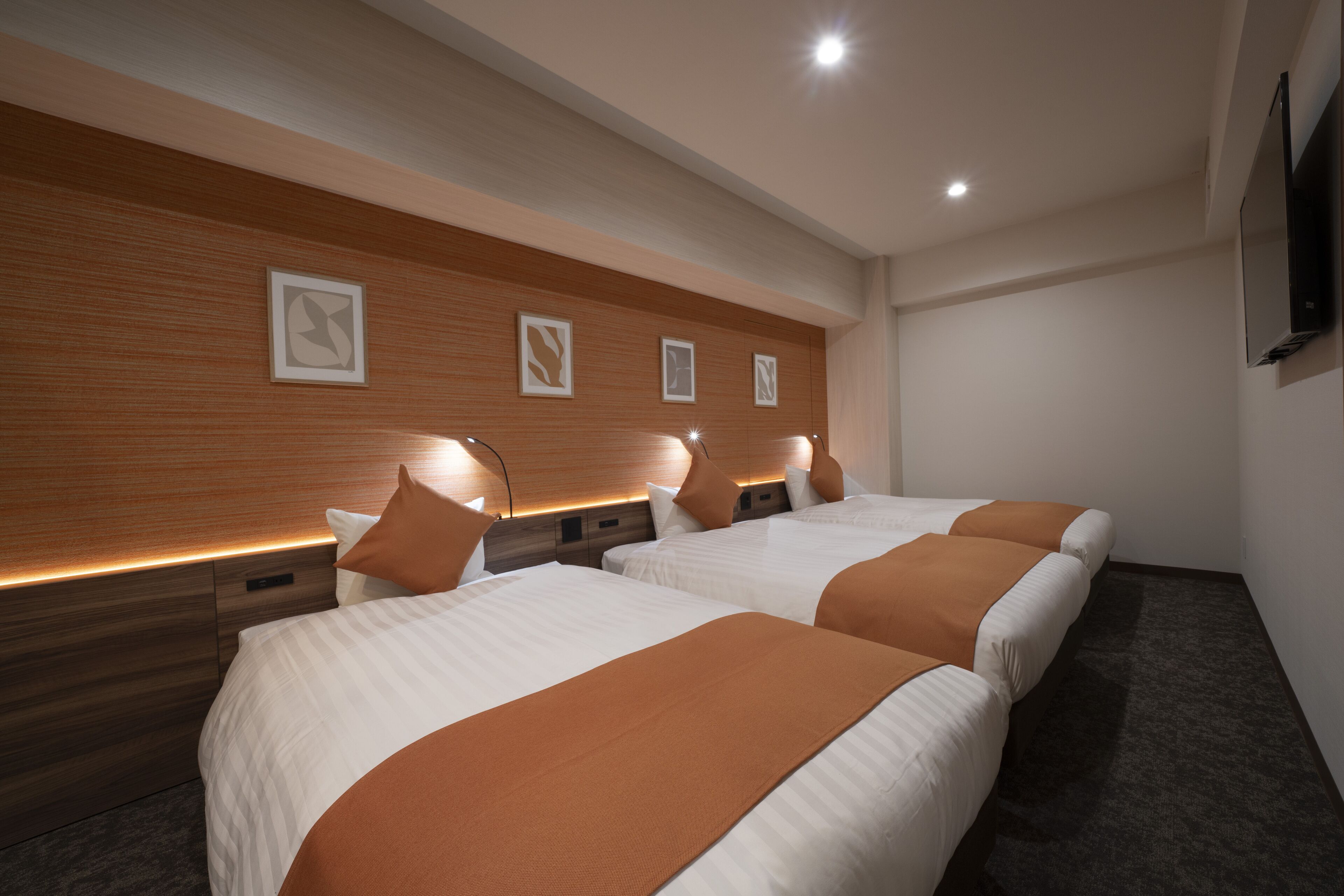 1 bedroom, desk, free wifi, bed sheets