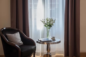 Rom – deluxe, 1 soverom, byutsikt | Italienske Frette-laken, sengetøy av topp kvalitet og dundyner