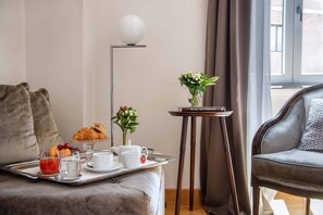 In-room dining - Relais Rione Ponte (Rome)