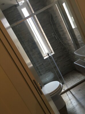 Quadruple Room | Bathroom - Art Atelier Accomodation (Rome)