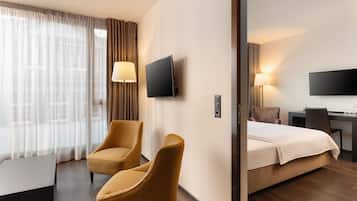 Junior Suite | In-room safe, desk, blackout drapes, soundproofing