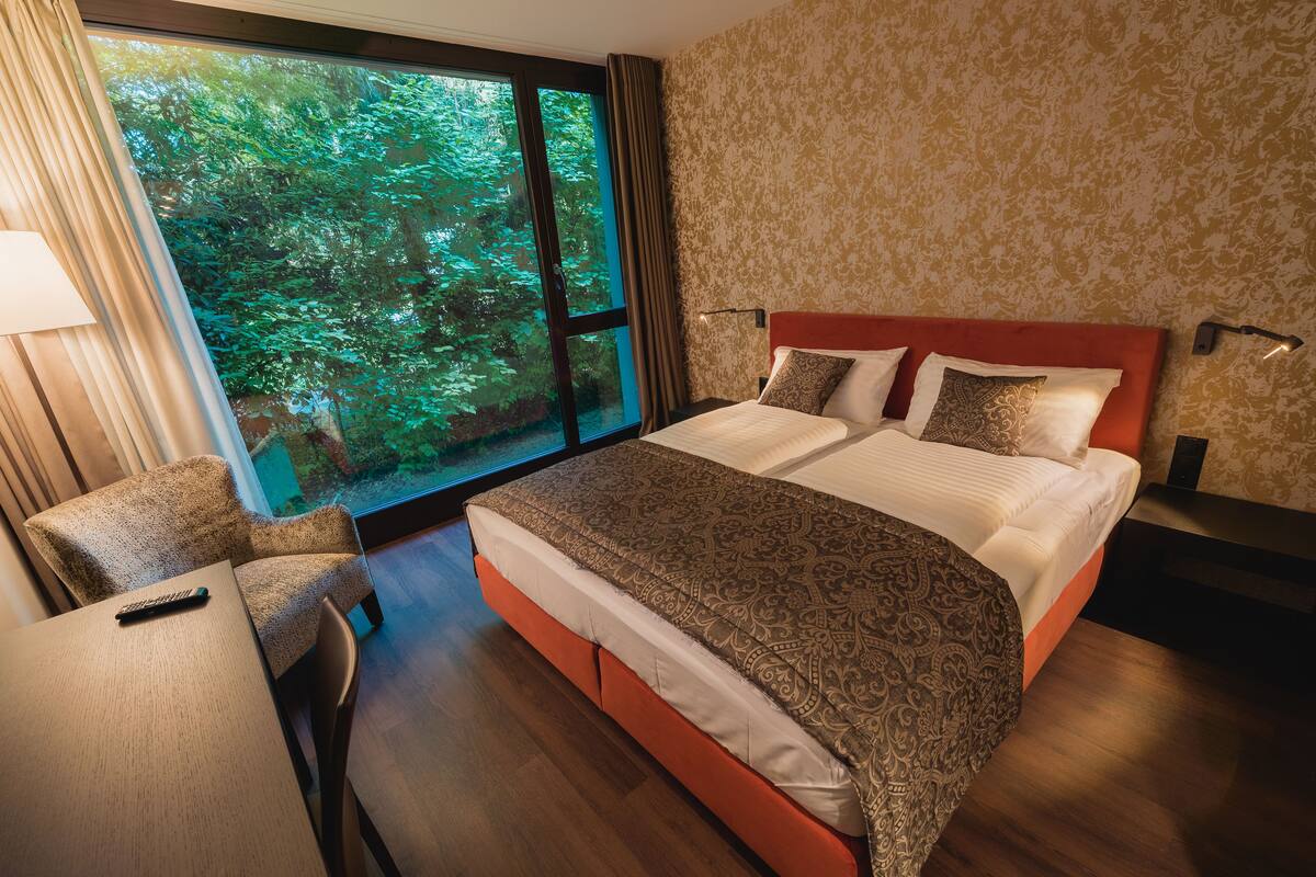 standard double room, accessible | premium bedding, in-room safe, desk, blackout curtains