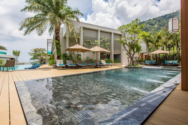 Outdoor pool, open 7:00 AM to 7:00 PM, pool umbrellas, pool loungers - AtEase Phuket Patong (Patong)