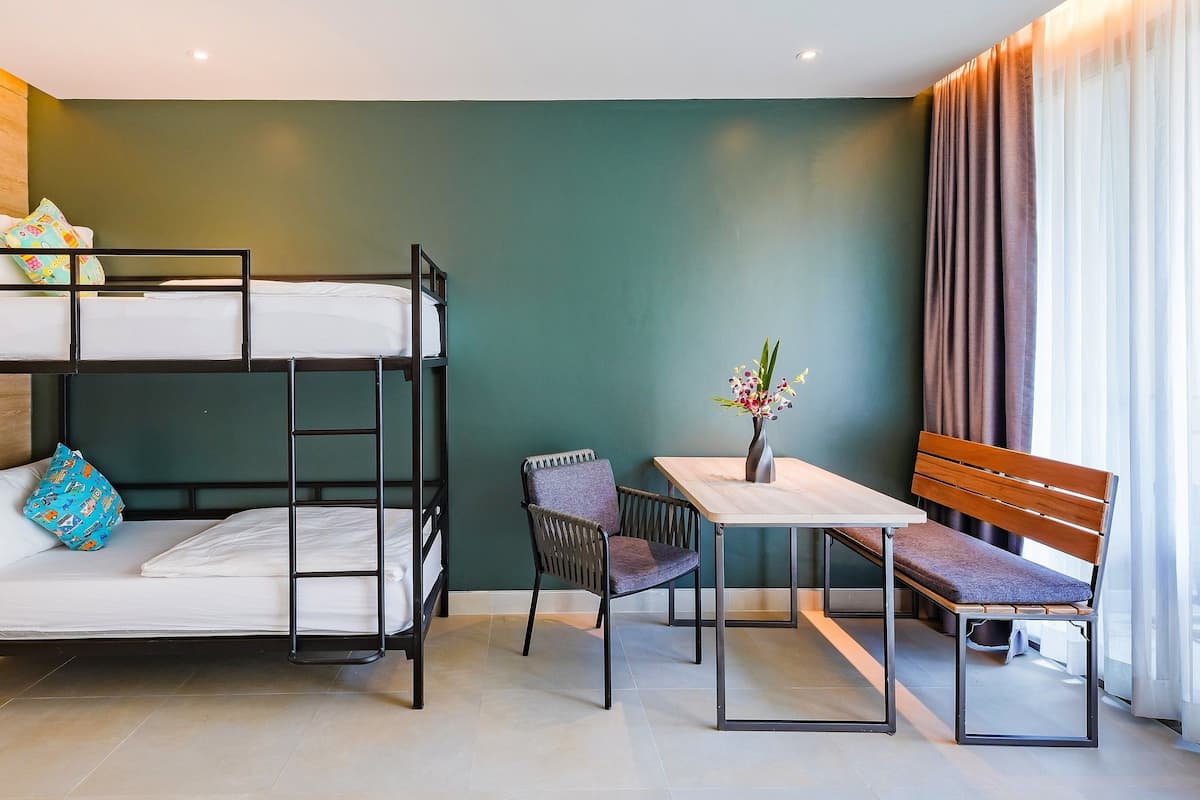 Family Suite | Premium bedding, in-room safe, desk, blackout drapes