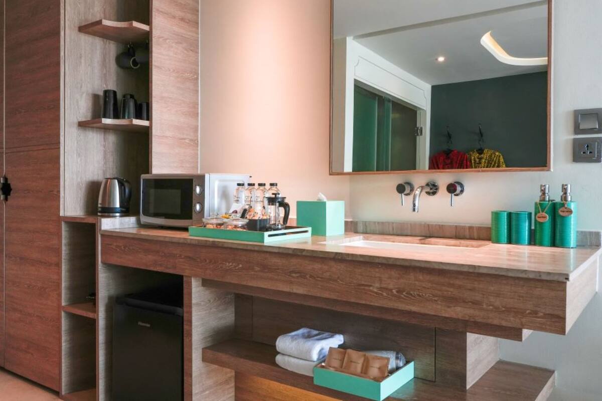 premier deluxe | premium bedding, in-room safe, desk, blackout curtains