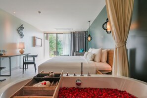 Premier Deluxe | Roupas de cama premium, cofres nos quartos, escrivaninha