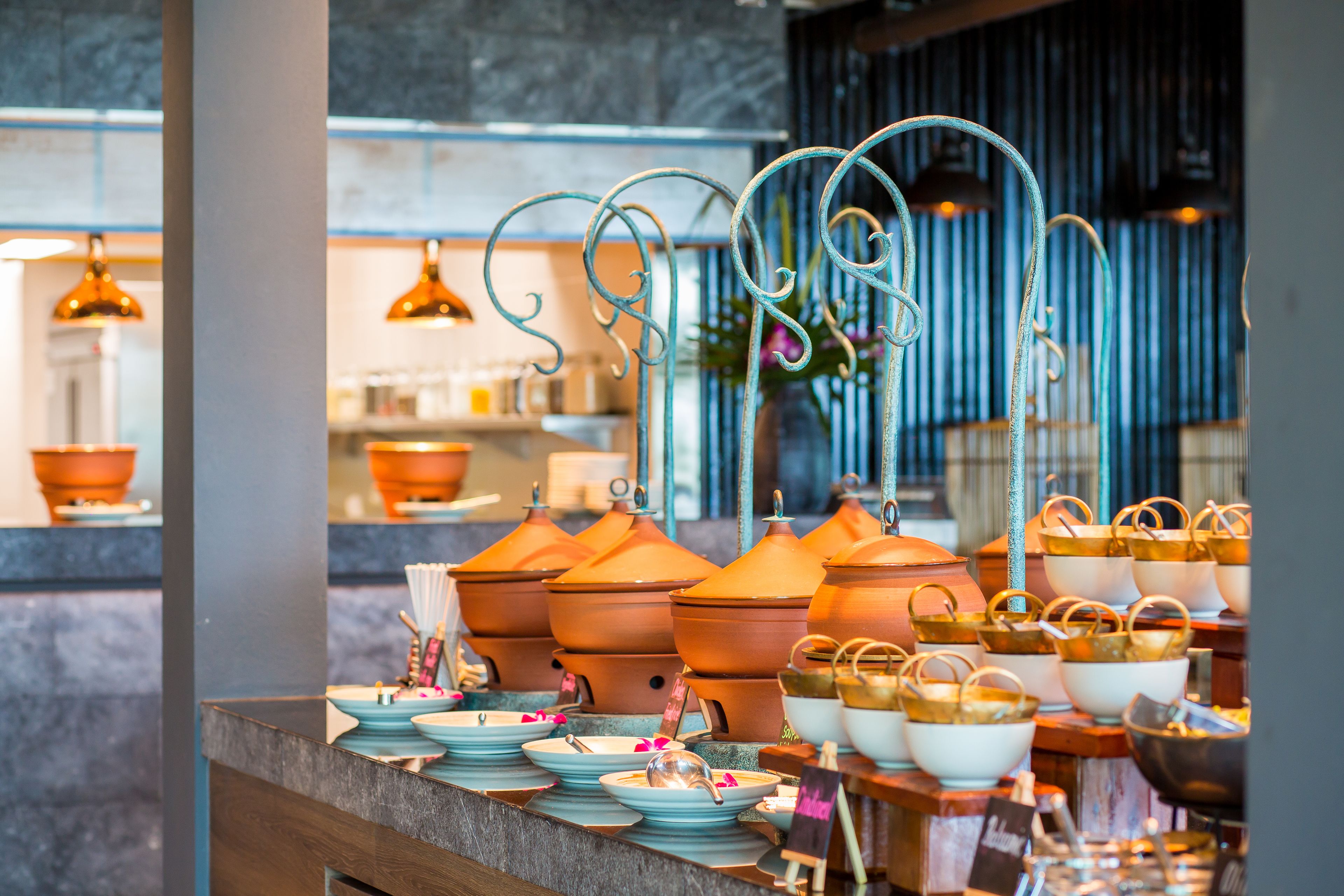 daily buffet breakfast (thb 550 per person)