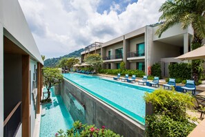 Outdoor pool, open 7:00 AM to 7:00 PM, pool umbrellas, pool loungers - AtEase Phuket Patong (Patong)