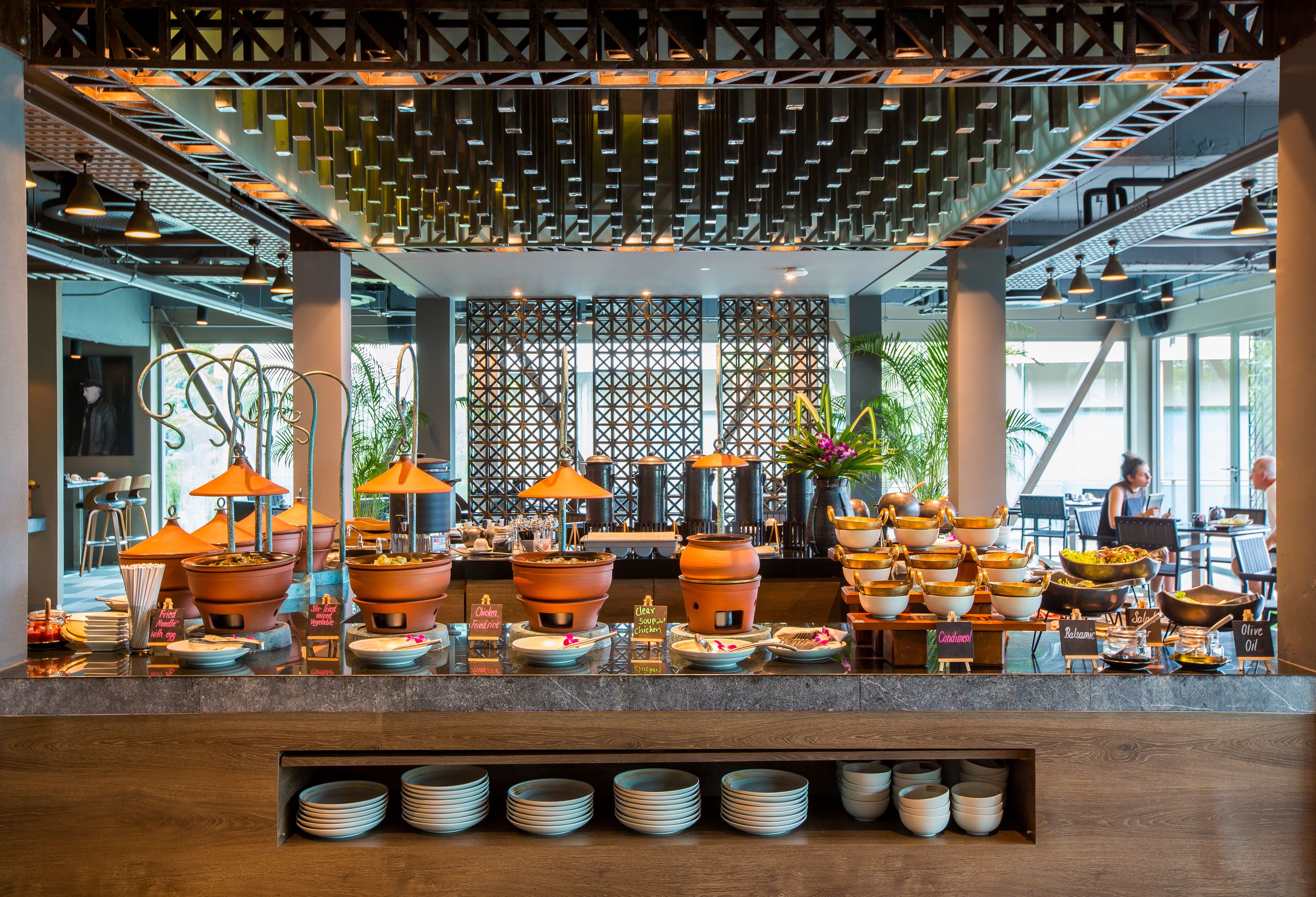 Se ofrece un desayuno bufé (550 THB por persona)