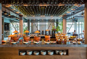 Café da manhã com buffet todos os dias (THB 550 por pessoa)